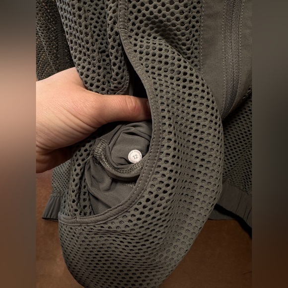 Lululemon Relaxed Fit Mesh Jacket - Picture 4 of 8
